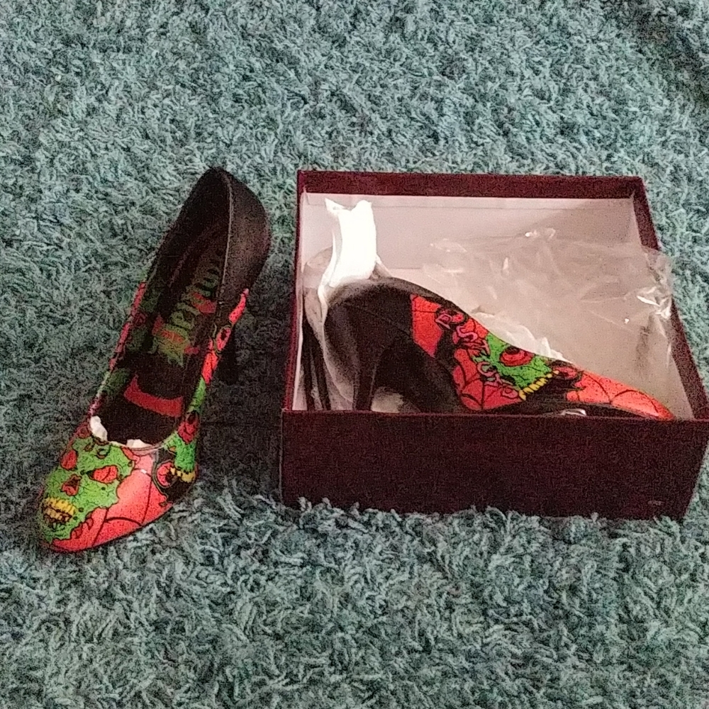 Size 11 Sexy Bright Head Turning Heels!